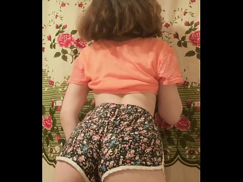 ❤️ Dhallaan yar oo sexy ah oo iska siibaysa surwaalka gaaban ee kamarada ❤ Muqaal dabada %so.bestsexporno.ru ﹏